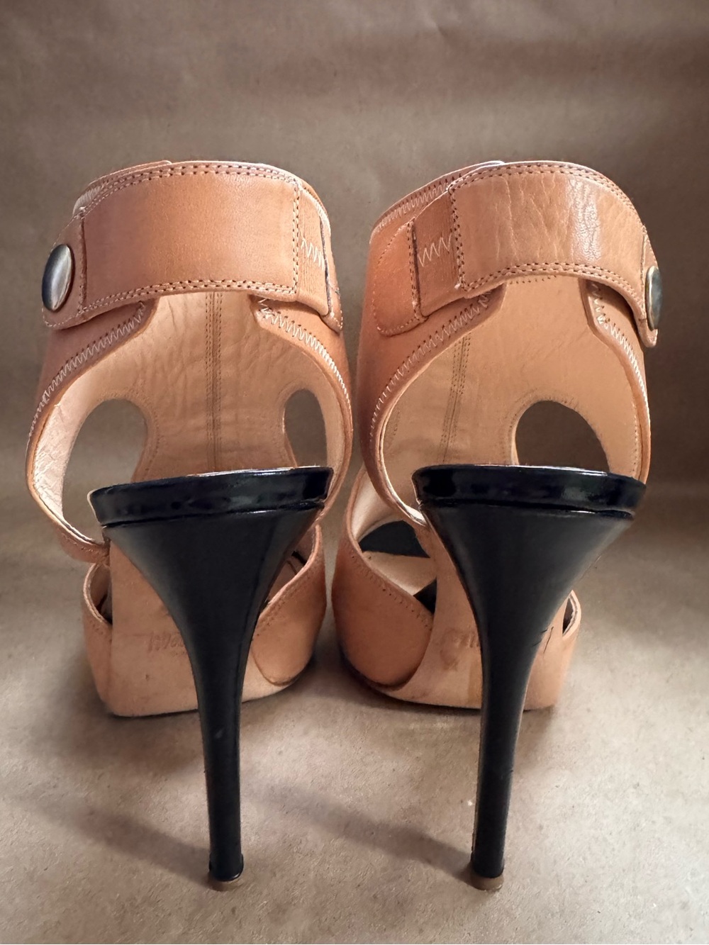 Jerome C Rousseau Beige and Black Patent Leather Open Toe Platform 5” Heels. 40 - Picture 7 of 13